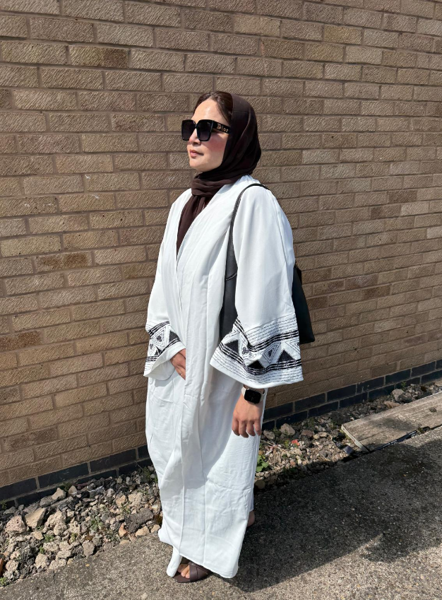Embroidery cuffed abaya