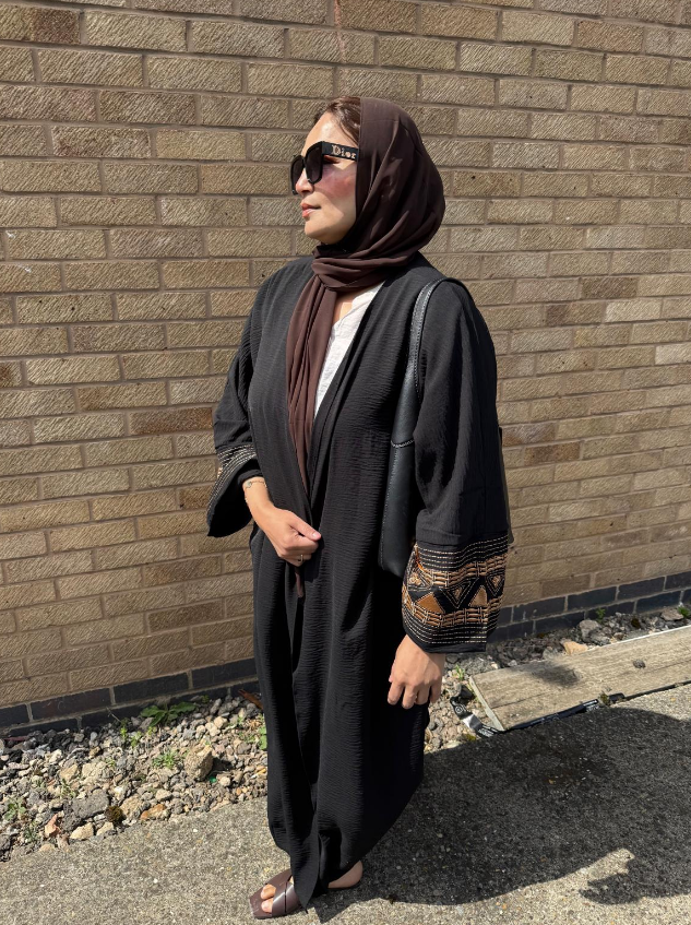 Embroidery cuffed abaya