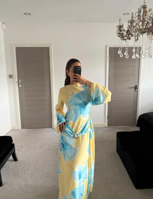goldtrimdress.png
