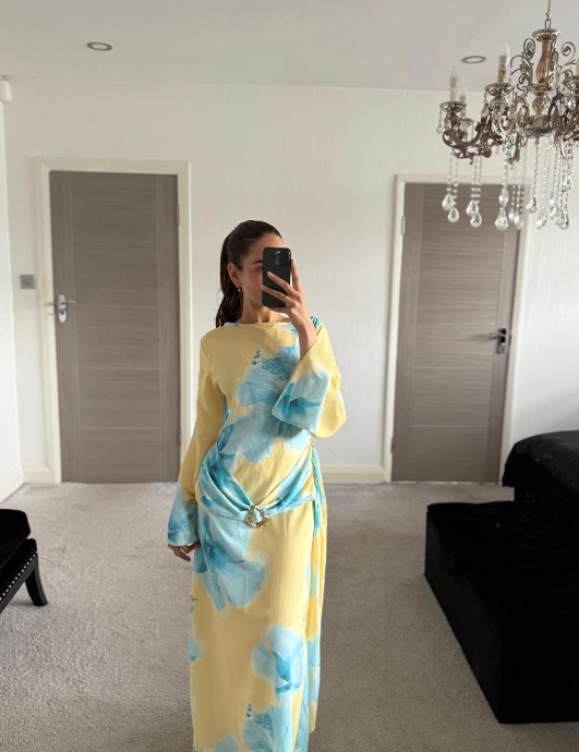 goldtrimdress2.png